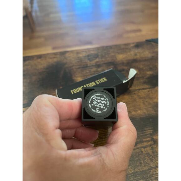 Glamazon by Kim Baker Second to None Foundation Stick Chocolate Mousse Compact - Picture 2 of 11